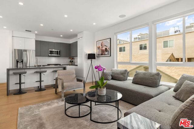 1228 N Sycamore Avenue, Los Angeles, CA 90038