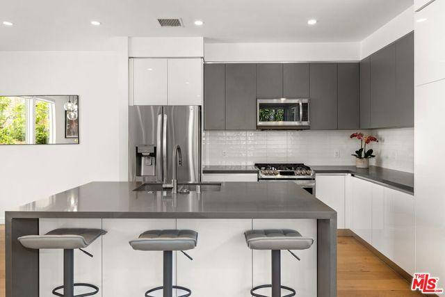 1228 N Sycamore Avenue, Los Angeles, CA 90038