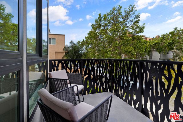 1228 N Sycamore Avenue, Los Angeles, CA 90038