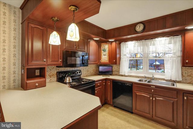 2601 READING BLVD, West Lawn, PA 19609