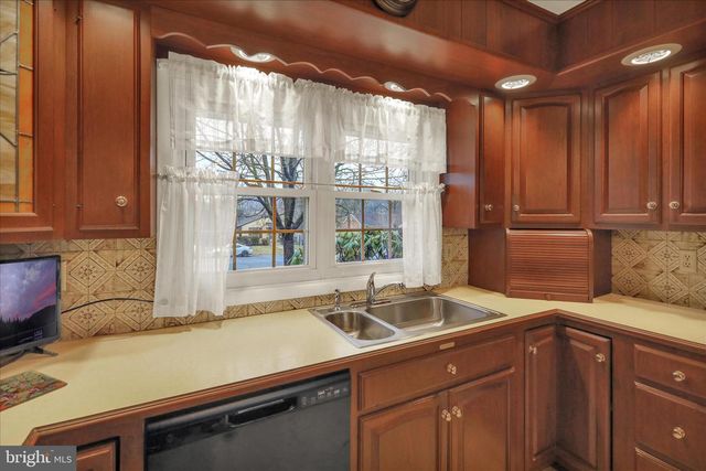 2601 READING BLVD, West Lawn, PA 19609