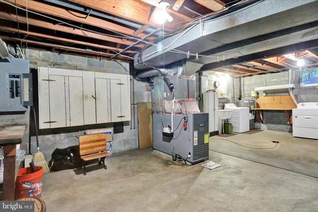 2601 READING BLVD, West Lawn, PA 19609