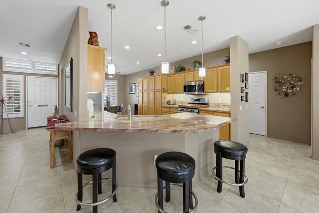 37318 Pineknoll Avenue, Palm Desert, CA 92211