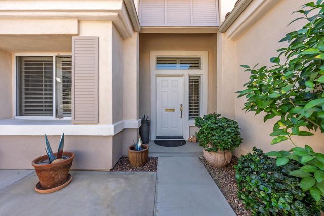 37318 Pineknoll Avenue, Palm Desert, CA 92211