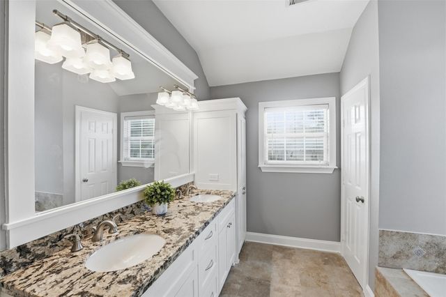 1008 Lawndale Avenue, Brenham, TX 77833