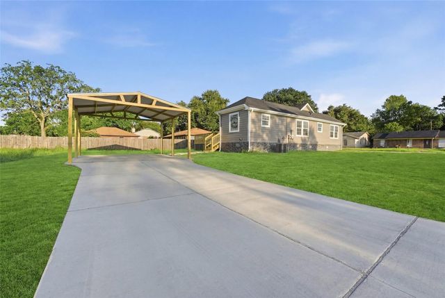 1008 Lawndale Avenue, Brenham, TX 77833