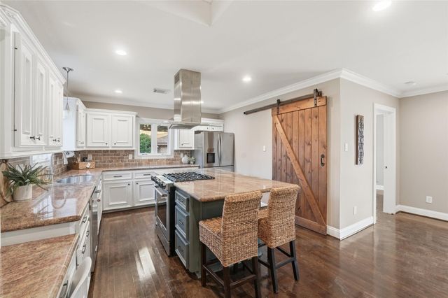 1008 Lawndale Avenue, Brenham, TX 77833