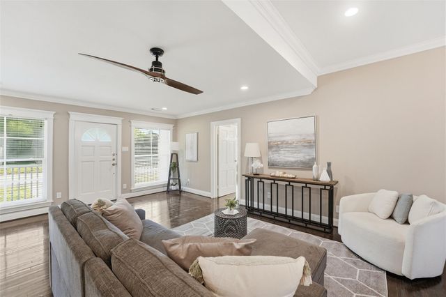 1008 Lawndale Avenue, Brenham, TX 77833