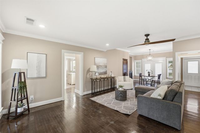 1008 Lawndale Avenue, Brenham, TX 77833