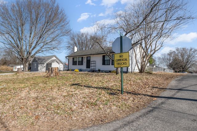 1100 S Russell St, Portland, TN 37148
