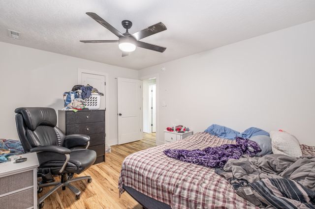 1100 S Russell St, Portland, TN 37148