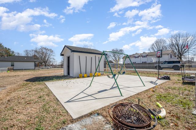 1100 S Russell St, Portland, TN 37148