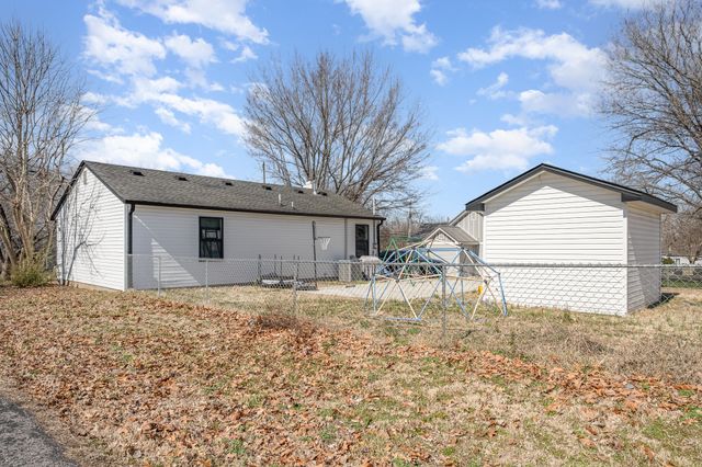1100 S Russell St, Portland, TN 37148