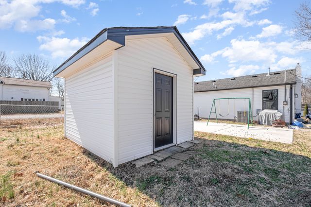 1100 S Russell St, Portland, TN 37148