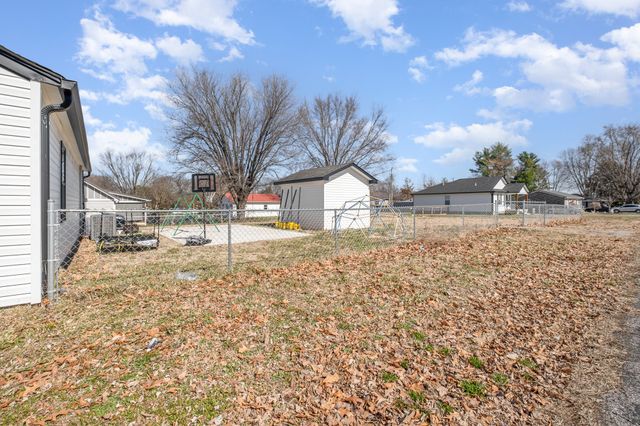 1100 S Russell St, Portland, TN 37148
