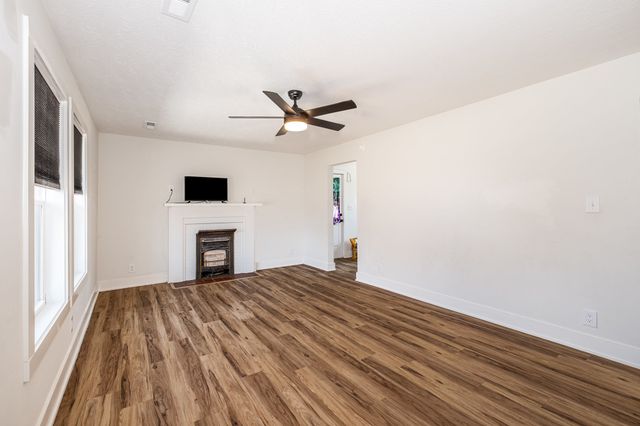 1100 S Russell St, Portland, TN 37148
