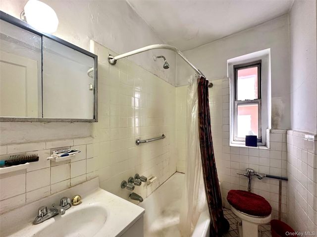 111-50 75th Road 1A, Forest Hills, NY 11375