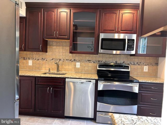 24 MARWOOD CT, Rockville, MD 20850