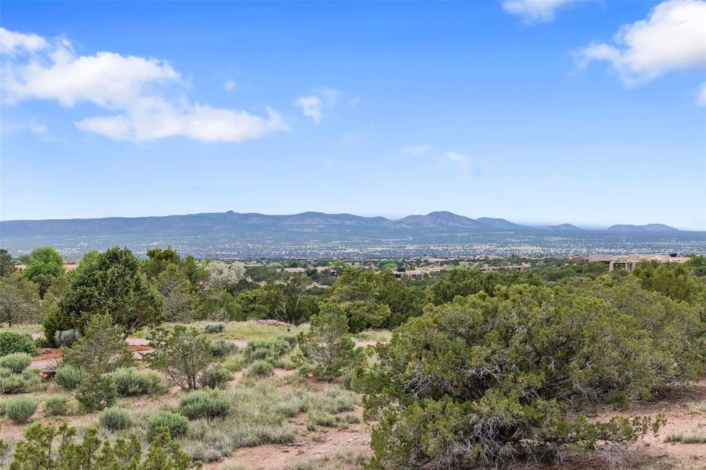 30 Mustang Mesa, Santa Fe, NM 87506