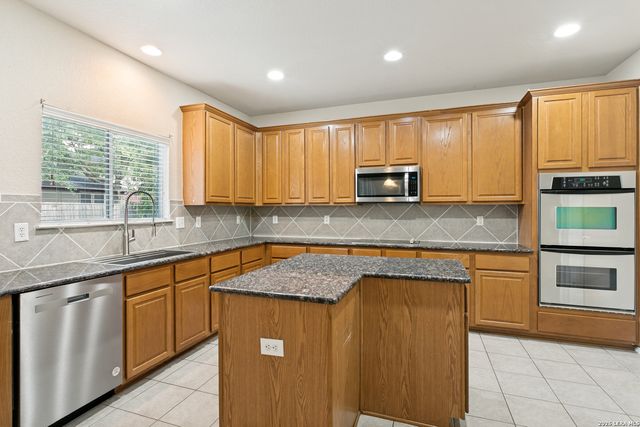 404 CIRCLE STAR RD, Schertz, TX 78154