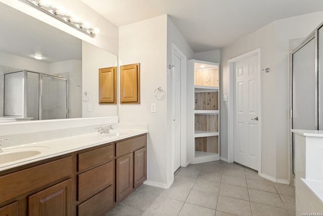 404 CIRCLE STAR RD, Schertz, TX 78154