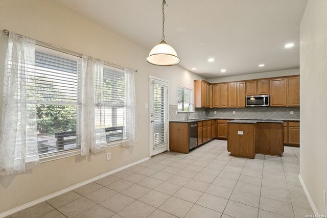 404 CIRCLE STAR RD, Schertz, TX 78154