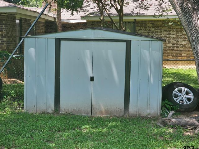 110 Hillcreek Drive, Whitehouse, TX 75791