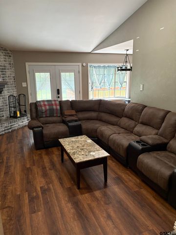 110 Hillcreek Drive, Whitehouse, TX 75791