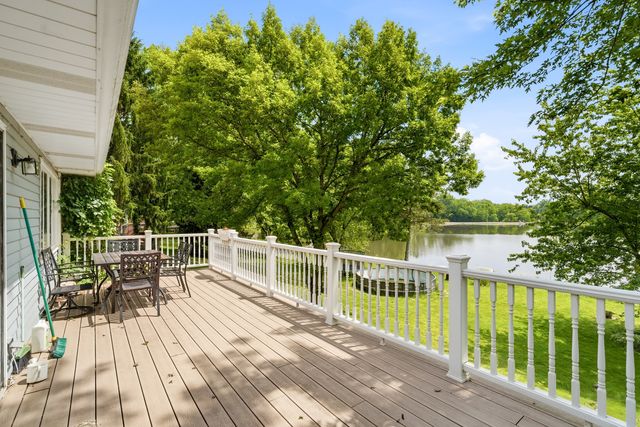 368 Hiawatha Drive, Lake In The Hills, IL 60156