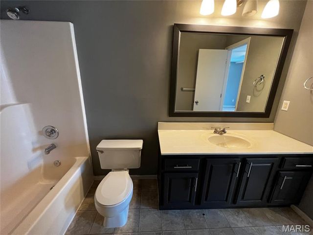 71 Woodlake A, Lake St Louis, MO 63367