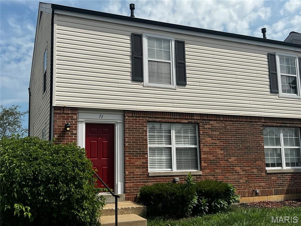 71 Woodlake A, Lake St Louis, MO 63367