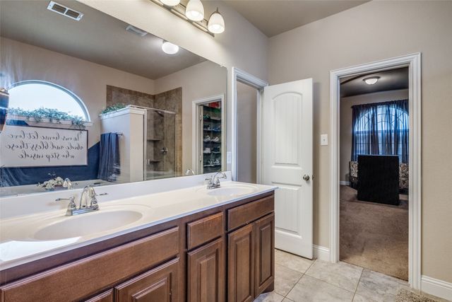 3717 Dutch Iris Lane, Forest Hill, TX 76140