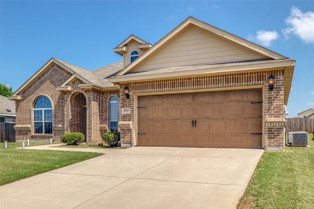 3717 Dutch Iris Lane, Forest Hill, TX 76140