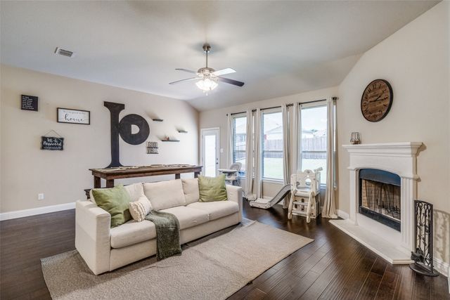 3717 Dutch Iris Lane, Forest Hill, TX 76140