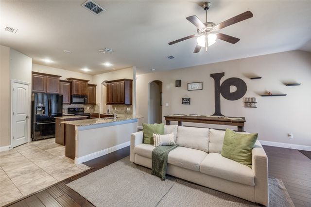 3717 Dutch Iris Lane, Forest Hill, TX 76140