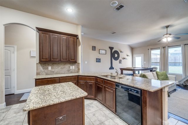 3717 Dutch Iris Lane, Forest Hill, TX 76140