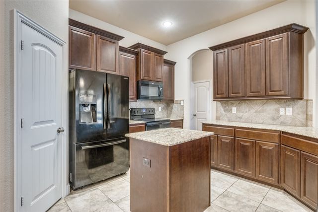 3717 Dutch Iris Lane, Forest Hill, TX 76140