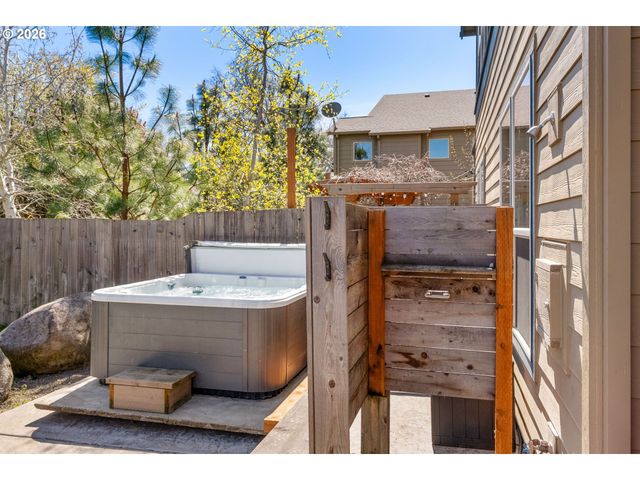 921 GOOSE Way, Hood River, OR 97031