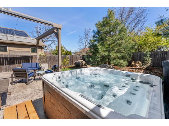 921 GOOSE Way, Hood River, OR 97031