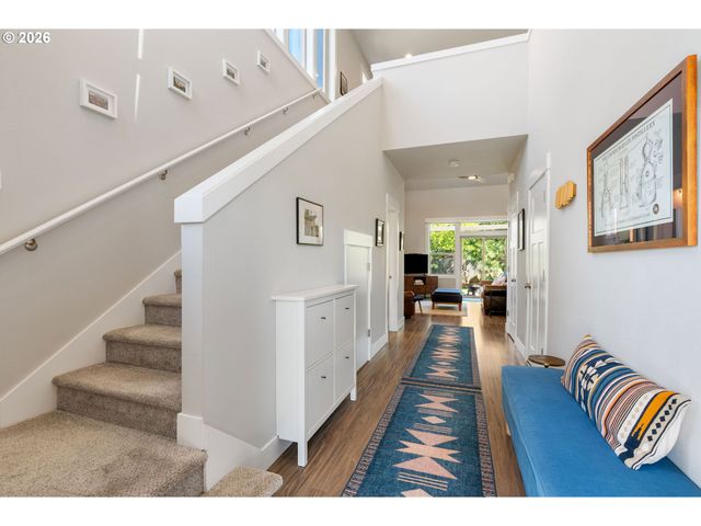 921 GOOSE Way, Hood River, OR 97031