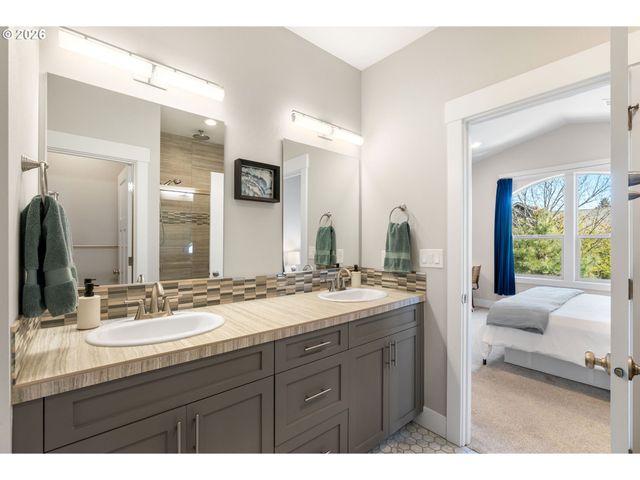 921 GOOSE Way, Hood River, OR 97031