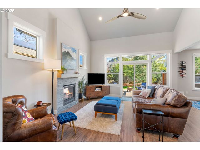 921 GOOSE Way, Hood River, OR 97031