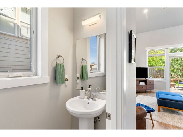 921 GOOSE Way, Hood River, OR 97031