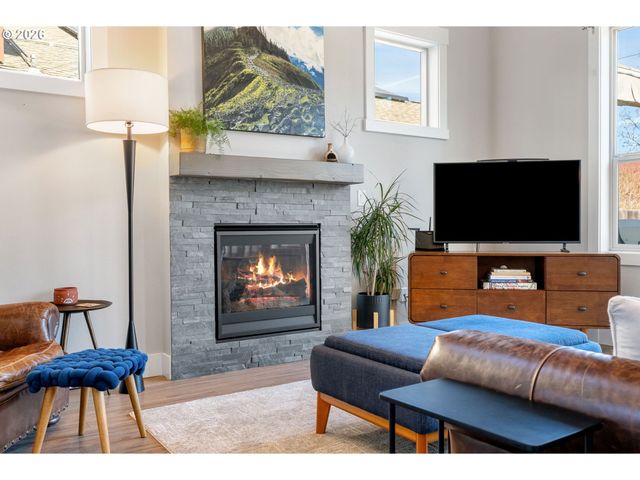 921 GOOSE Way, Hood River, OR 97031