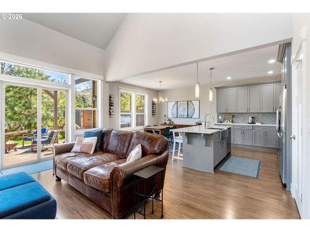 921 GOOSE Way, Hood River, OR 97031