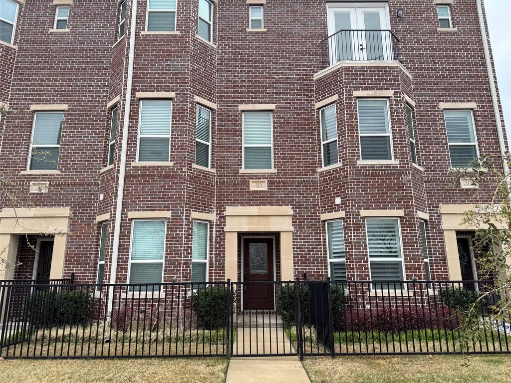 313 N Mill Street, Lewisville, TX 75057