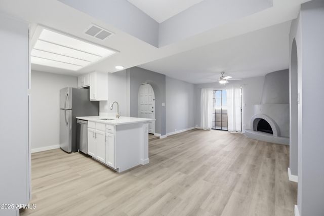 10410 N CAVE CREEK Road 2027, Phoenix, AZ 85020