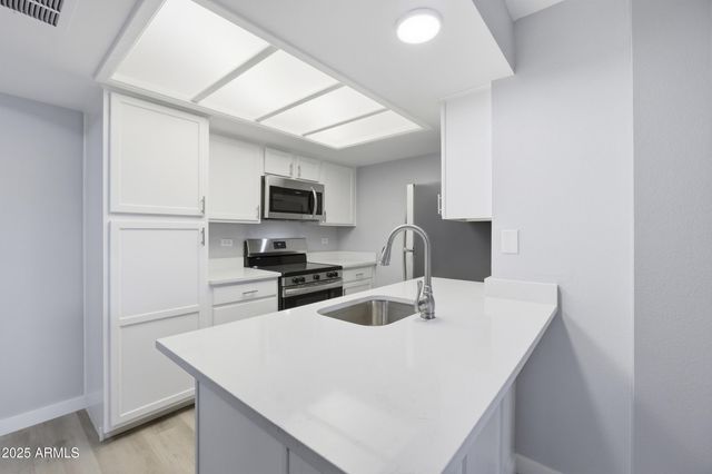 10410 N CAVE CREEK Road 2027, Phoenix, AZ 85020