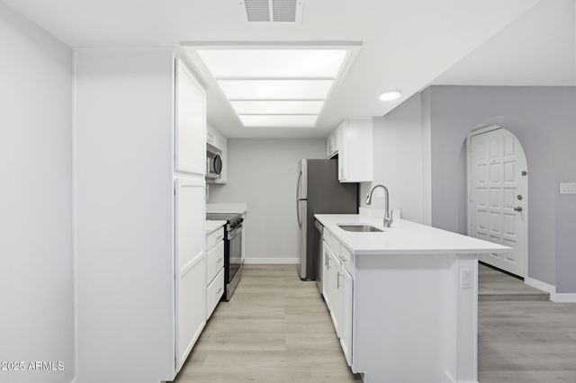 10410 N CAVE CREEK Road 2027, Phoenix, AZ 85020