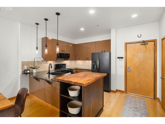 1133 Nw 11TH Ave 305, Portland, OR 97209